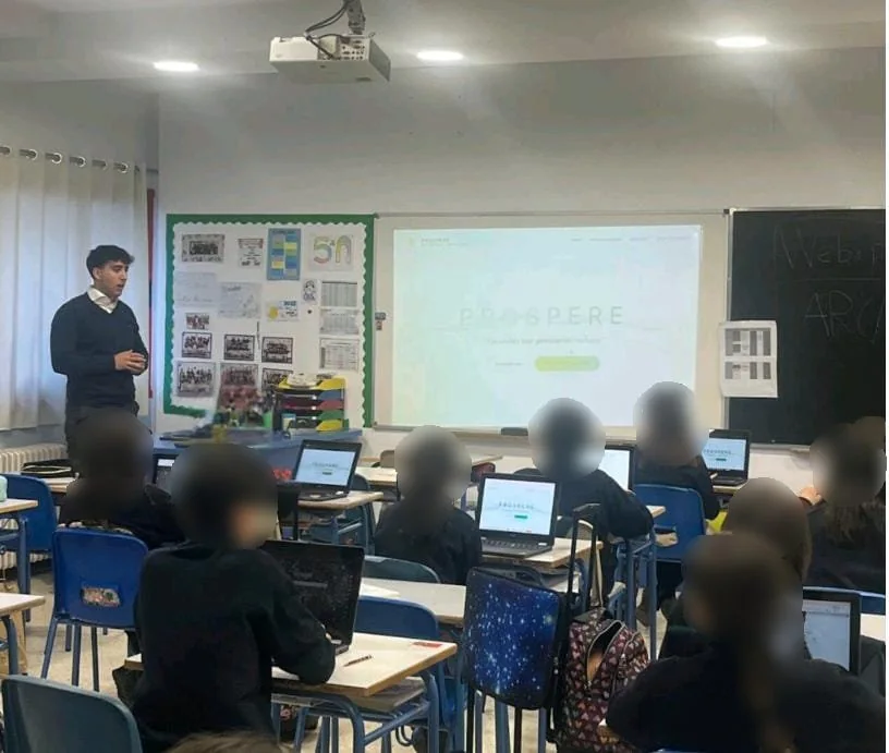 Alumnado participando en una sesi&oacute;n de ADAMIS en el Colegio Arc&aacute;ngel.